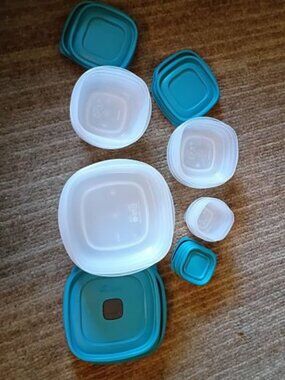 Rubbermaid Containers/with Lids for Storing Food